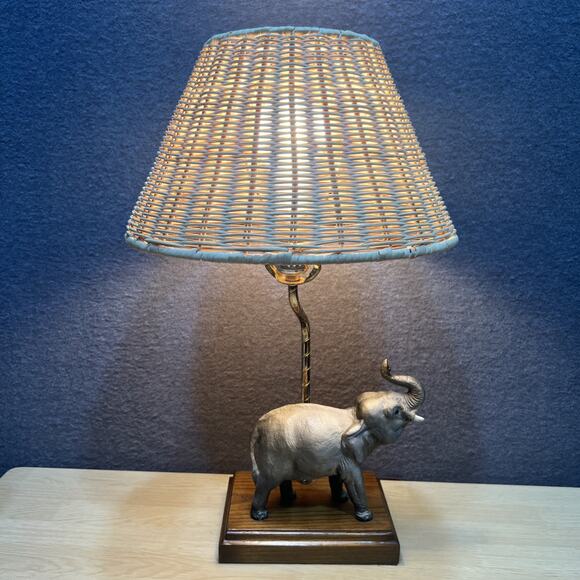 Vintage Elephant Wooden Base 3 Way Light With Wicker Shade Table - Picture 1 of 16